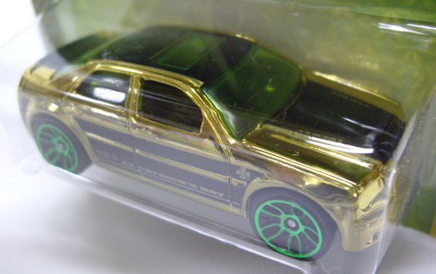 画像: 2010 WALMART EXCLUSIVE CLOVER CARS 【CHRYSLER HEMI 300C】　GOLD/J5