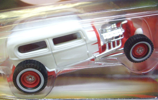 画像: 2007 1/50 CUSTOM CLASSICS 【'32 FORD SEDAN】　WHITE/RR