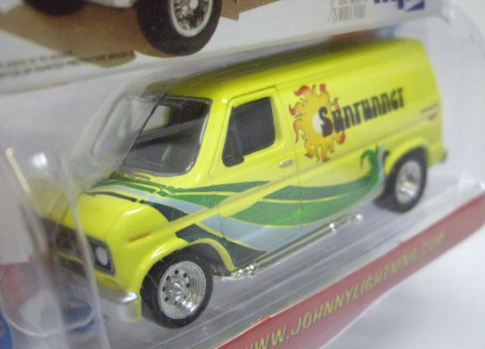 画像: LIMITED EDITION -CLASSIC PLASTIC R2 【SUNRUNNER 1977 FORD VAN】　YELLOW (with BOX)