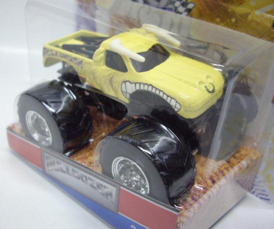 画像: 2011 MONSTER JAM INSIDE TATTOO 【BULLDOZER】 LIGHT YELLOW (ホイール・バリエーション）