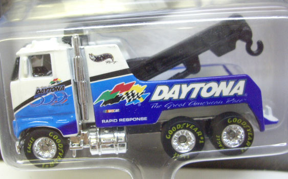 画像: 2001 HOT WHEELS RACING TREASURE HUNT 【DAYTONA SPEEDWAY / RIG WRECKER】　WHITE/RR