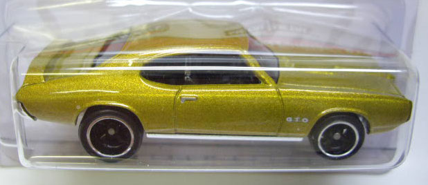 画像: 2010 PHIL'S GARAGE 【'69 PONTIAC GTO】　MET.GOLD/RR (TOYS"R"US EXCLUSIVE)