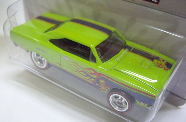 画像: WAYNE'S GARAGE CHASE 【'70 PLYMOUTH ROADRUNNER】　GREEN/RR (TOYS"R"US EXCLUSIVE) (サイン付）