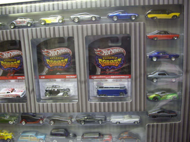 画像: WALMART EXCLUSIVE 【Hot Wheels GARAGE 2010 30 CAR SET】　